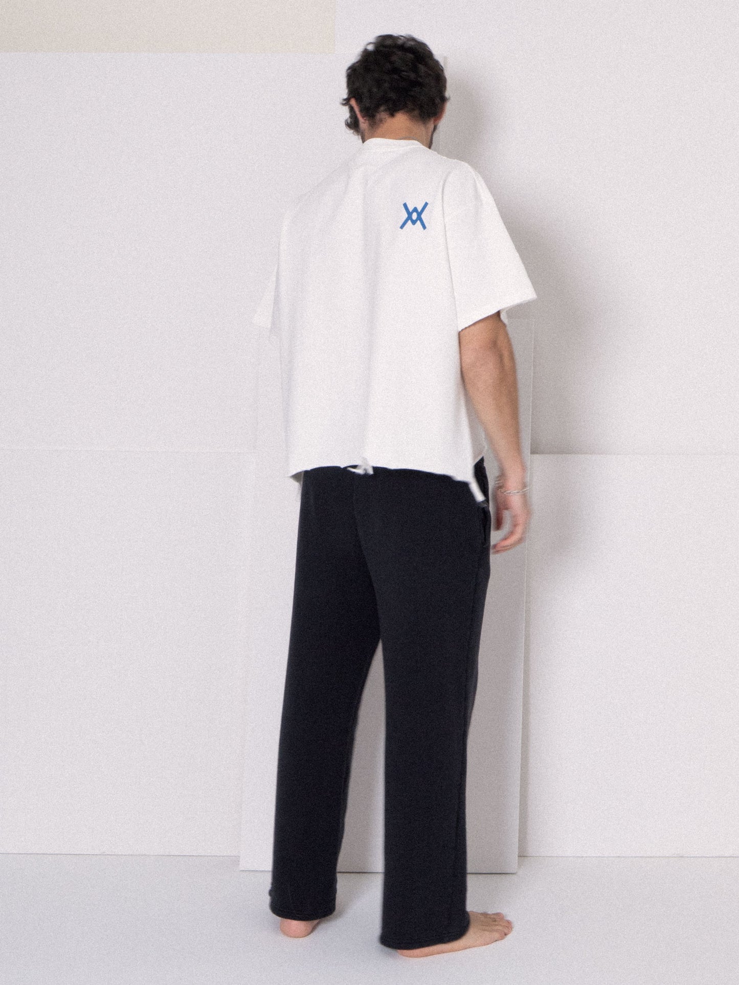 Portrait N1 Distressed Unisex T-shirt